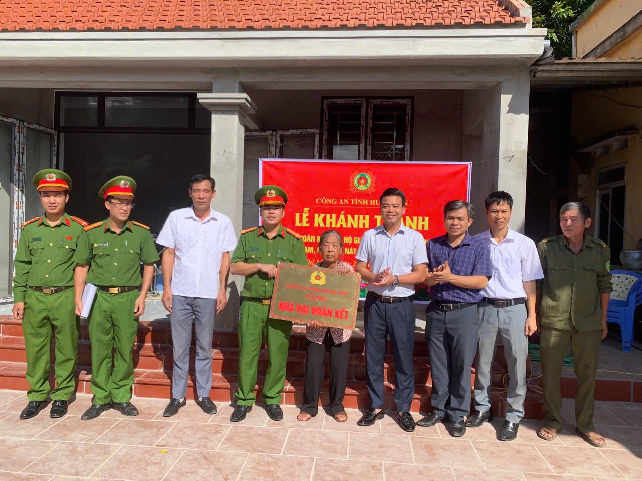Lễ khánh thành Nhà “Đại đoàn kết” cho 3 gia đình tại xã Chí Minh trong chương trình xóa nhà tạm, nhà dột nát trên địa bàn tỉnh Hưng Yên