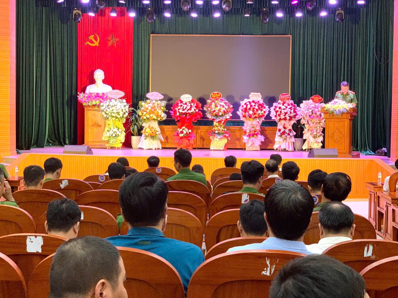 Công an xã Chí Minh tổ chức lễ ra quân thực hiện mục tiêu xây dựng xã Chí Minh không ma tuý năm 2025; giải quyết triệt để tình trạng sót lọt người sử dụng trái phép chất ma tuý trên địa bàn.
