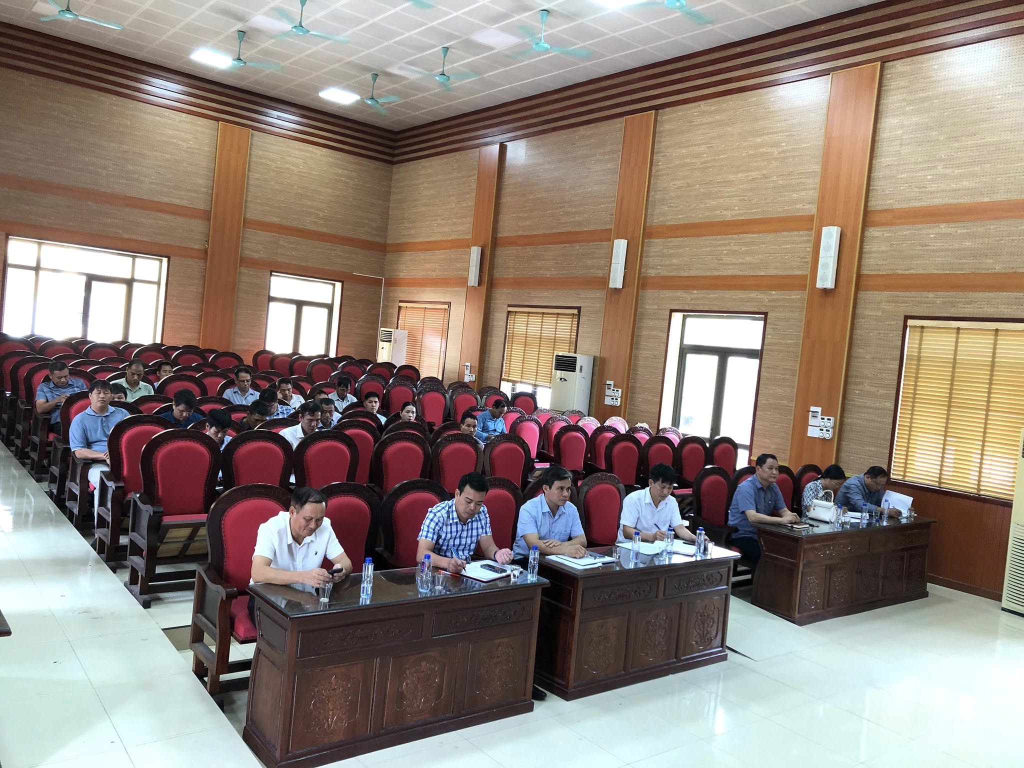 UBND xã Chí Minh tổ chức Hội nghị triển khai Kế hoạch tuyển chọn, gọi công dân nhập ngũ và nghĩa vụ công an nhân dân năm 2026; Triển khai công tác xét duyệt người khuyết tật năm 2025.